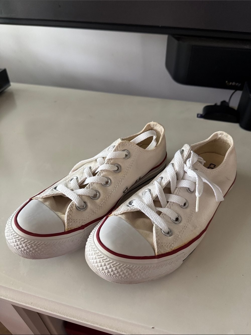 Converse All-Stars Low Top Sneakers - W size 6